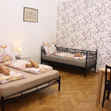 Central Prague Wenceslas Square Apartments Exterior foto